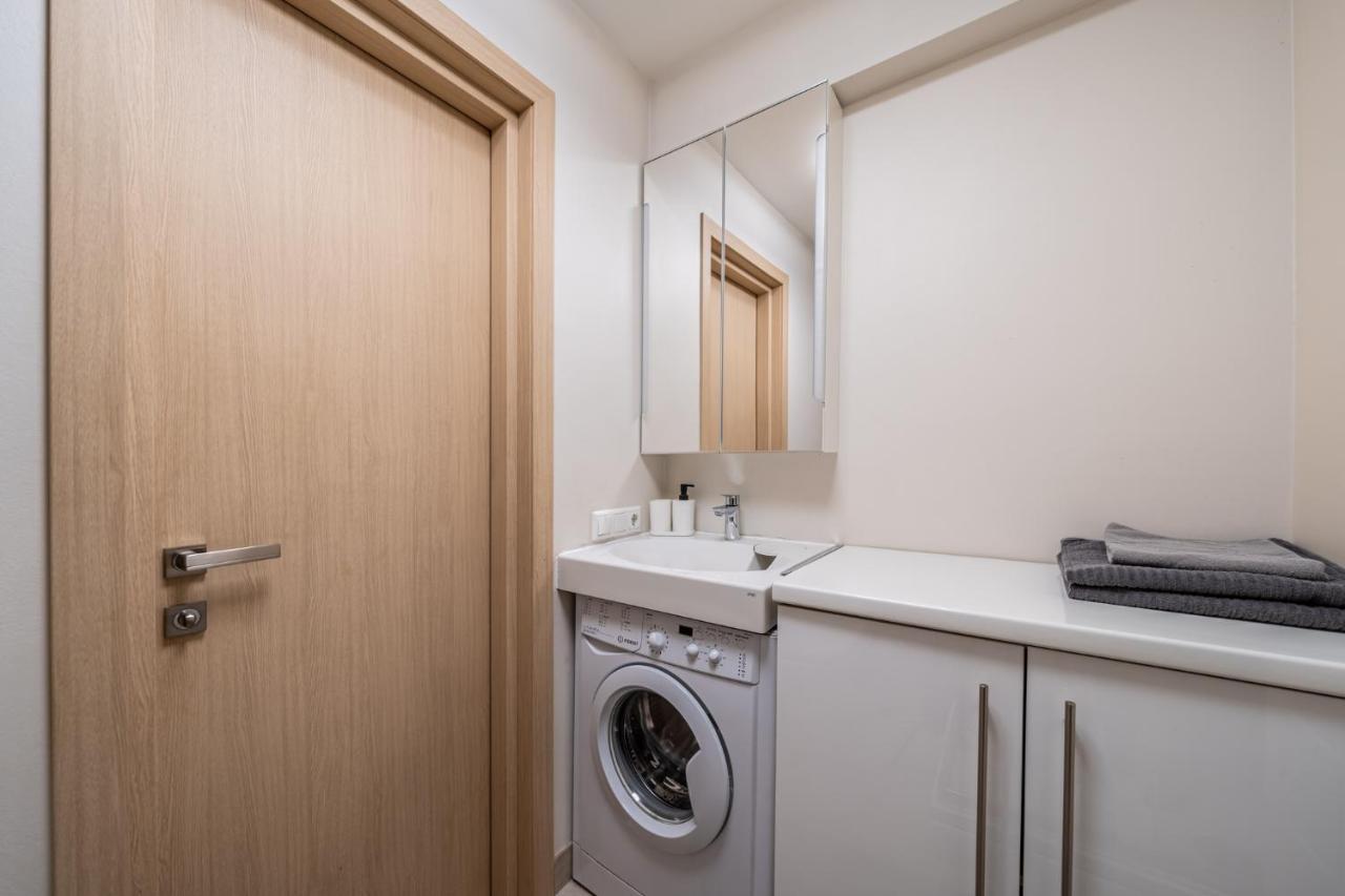 Trendy Top-Floor Stay In Heart Of Riga, Near Bars & Culture Esterno foto